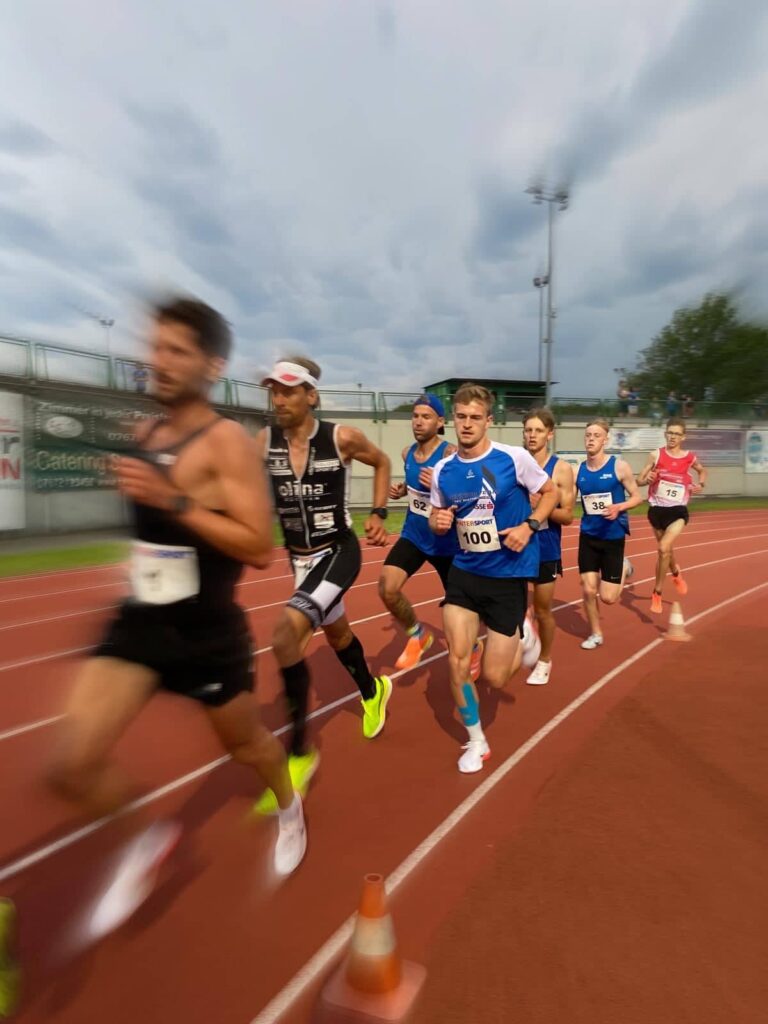 Read more about the article OÖ-Meisterschaften über 5000 Meter und Mondsee Halbmarathon – Nur das Tempo zählt